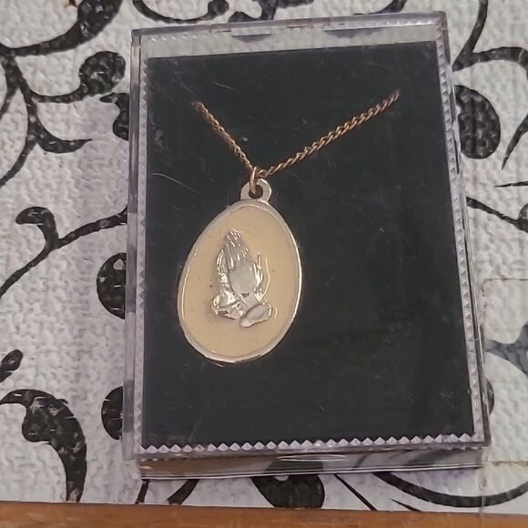 Praying Hands Necklace - Picture 1 of 4